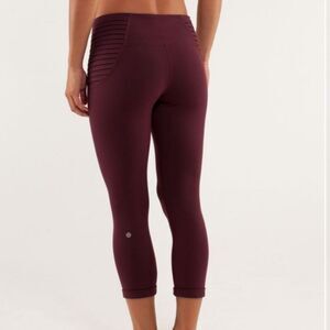 Lululemon Aphrodite Crop
Bordeaux Drama